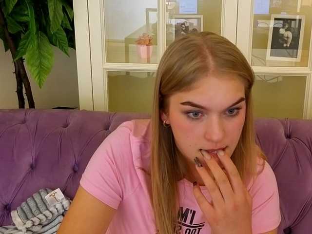 AlinaLemon's BongaCams show and profile