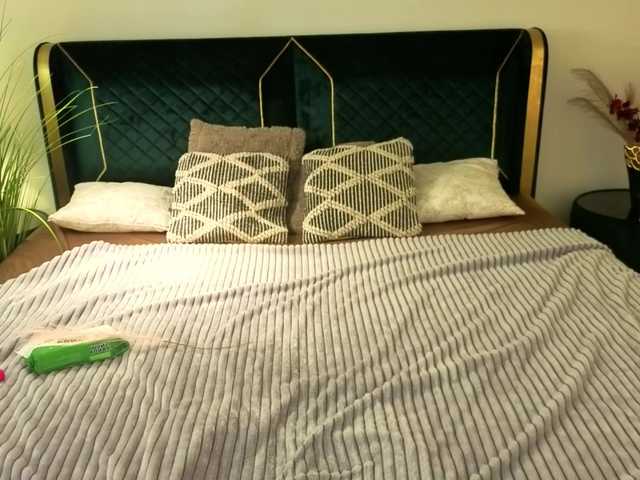 AlinaLemon's BongaCams show and profile