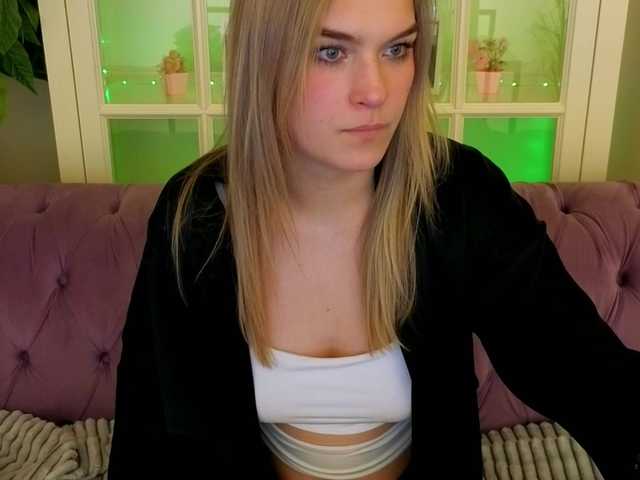 AlinaLemon's BongaCams show and profile