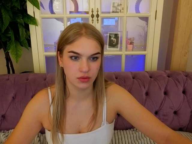 AlinaLemon's BongaCams show and profile