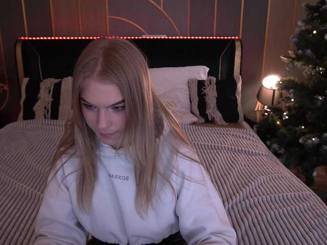 AlinaLemon's BongaCams show and profile