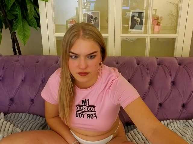 AlinaLemon's BongaCams show and profile