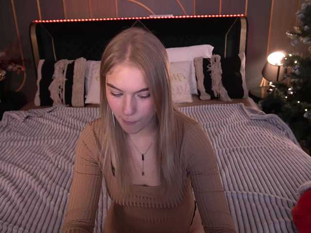 AlinaLemon's BongaCams show and profile