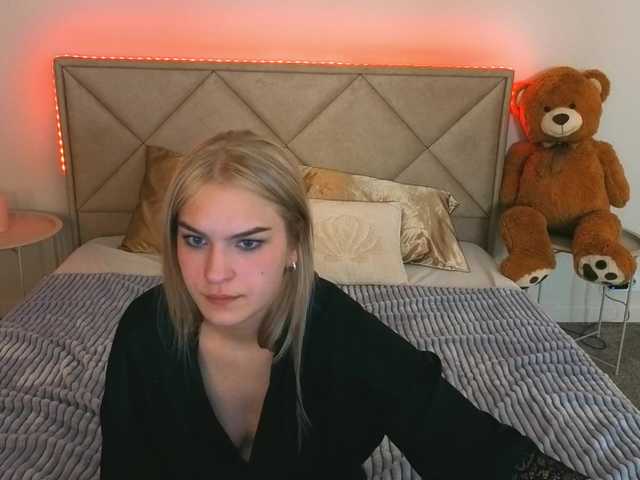 AlinaLemon's BongaCams show and profile