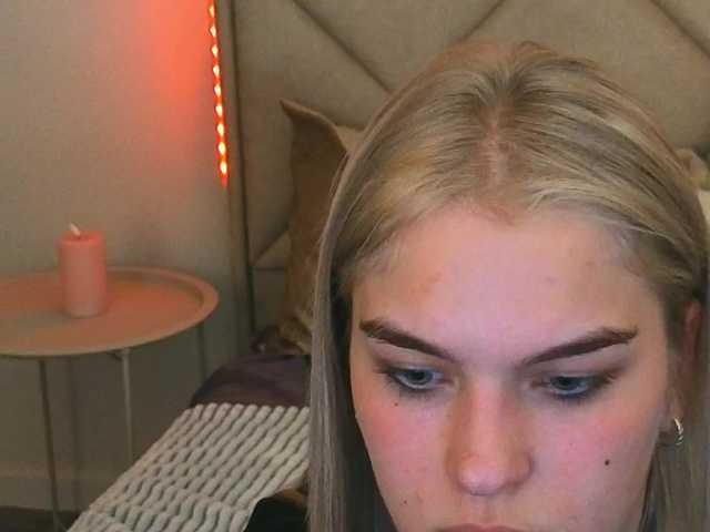 AlinaLemon's BongaCams show and profile