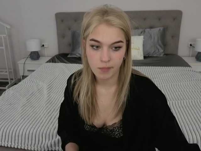 AlinaLemon live cam profile