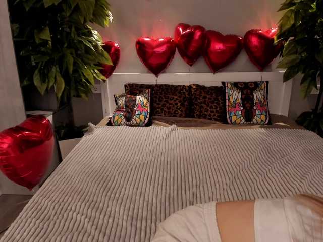 AlinaLemon's BongaCams show and profile