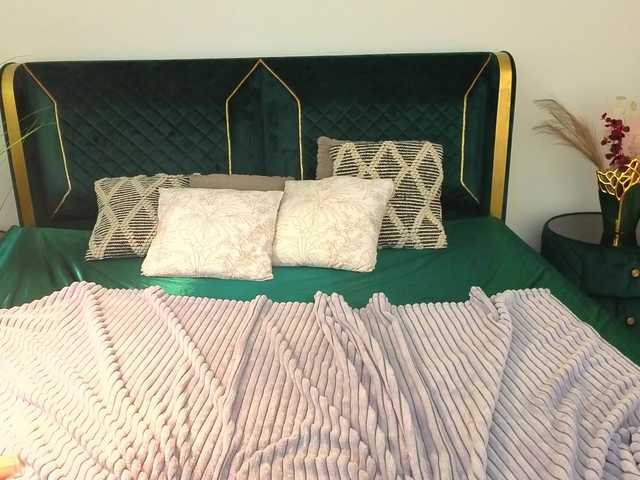 AlinaLemon's BongaCams show and profile