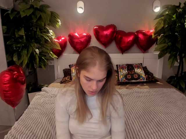 AlinaLemon's BongaCams show and profile