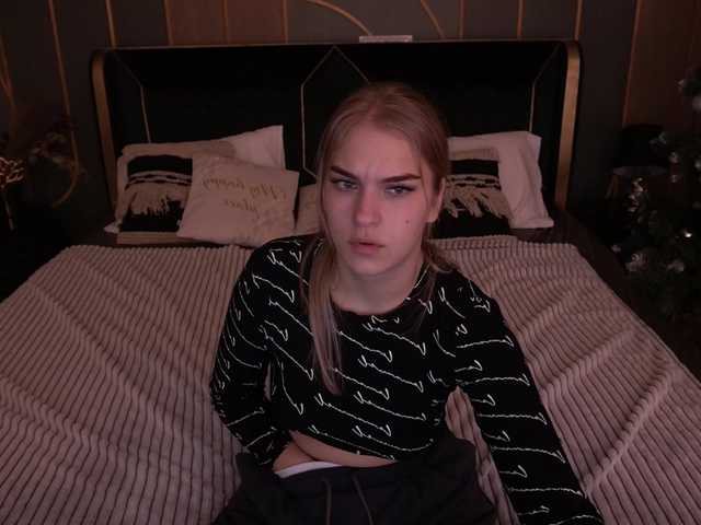 AlinaLemon's BongaCams show and profile