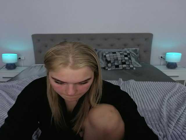 AlinaLemon's BongaCams show and profile