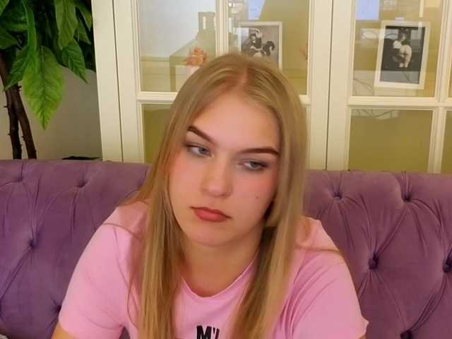 AlinaLemon's BongaCams show and profile