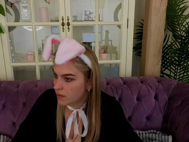 AlinaLemon's BongaCams show and profile