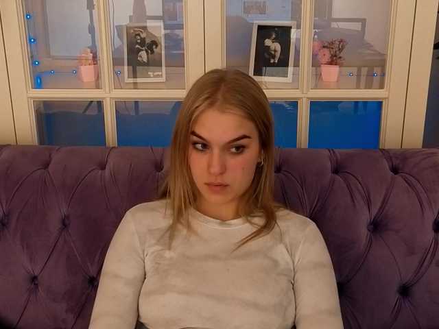 AlinaLemon's BongaCams show and profile