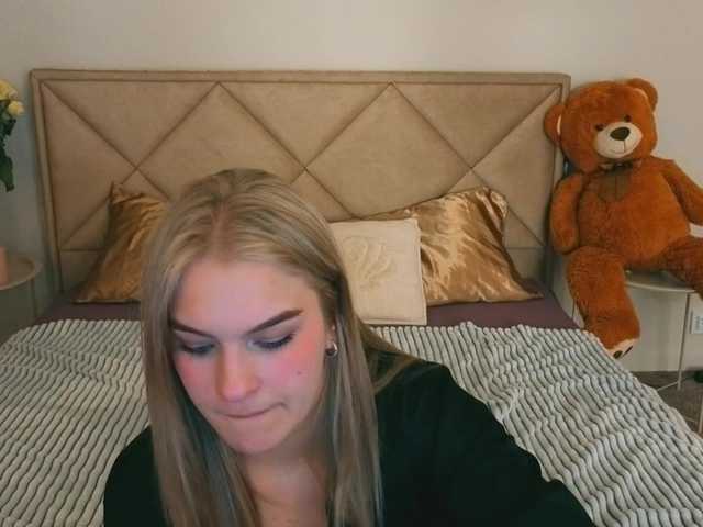 AlinaLemon's BongaCams show and profile