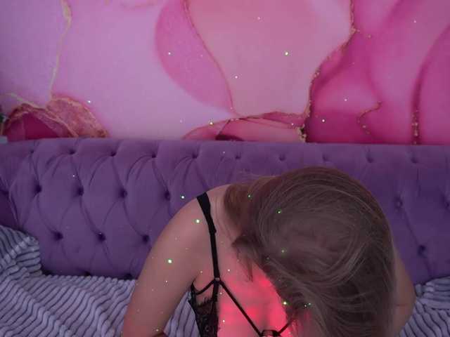 AlinaLemon's BongaCams show and profile