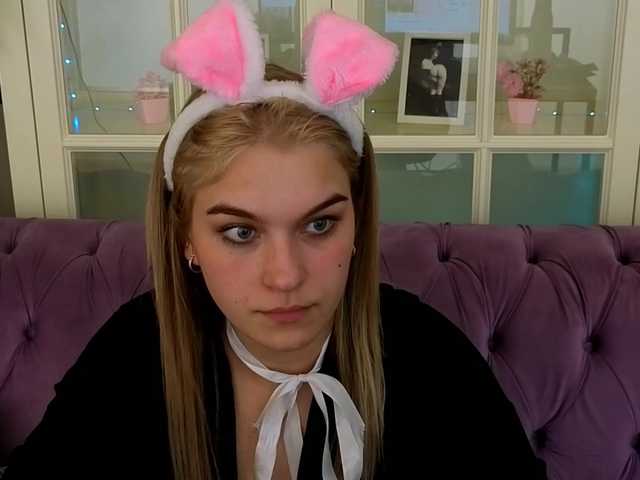 AlinaLemon's BongaCams show and profile