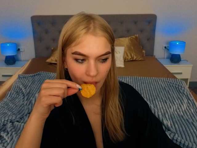 AlinaLemon's BongaCams show and profile