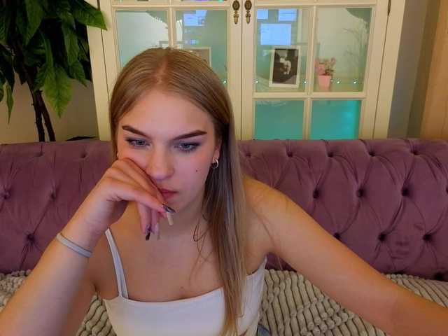 AlinaLemon's BongaCams show and profile