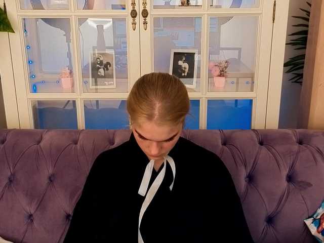 AlinaLemon's BongaCams show and profile