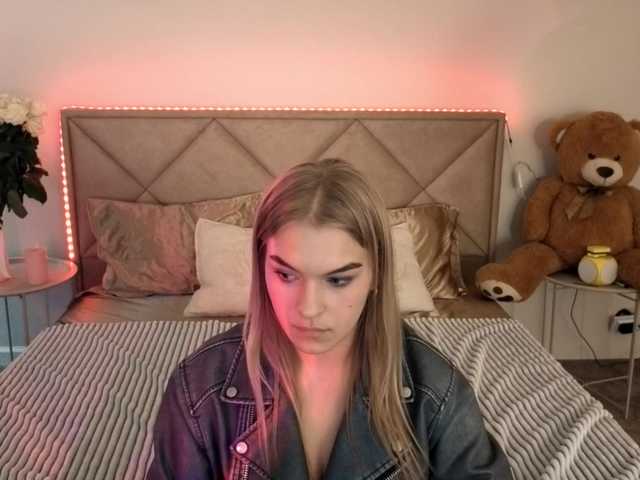 AlinaLemon's BongaCams show and profile