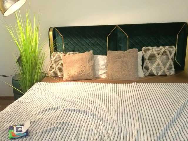 AlinaLemon's BongaCams show and profile