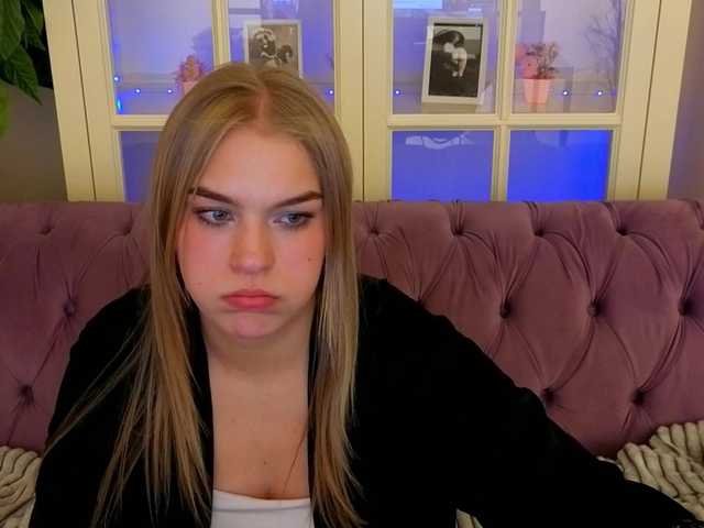 AlinaLemon's BongaCams show and profile