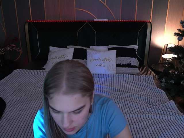 AlinaLemon's BongaCams show and profile