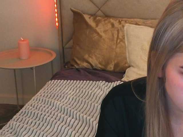 AlinaLemon's BongaCams show and profile