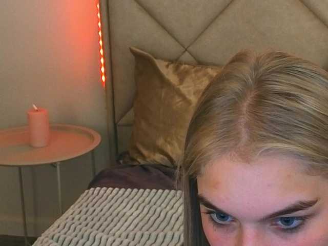 AlinaLemon's BongaCams show and profile