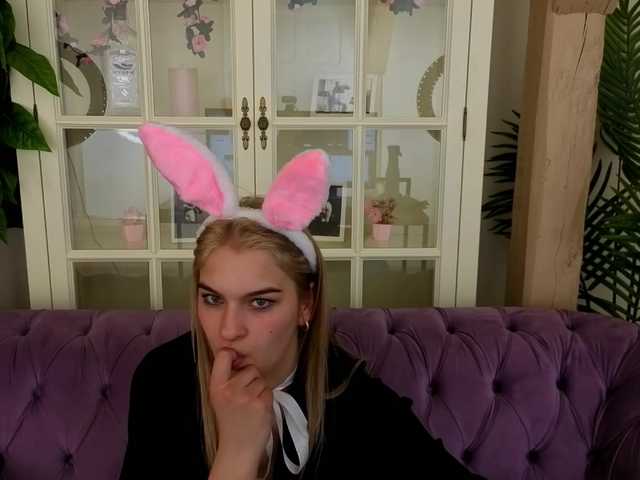 AlinaLemon's BongaCams show and profile