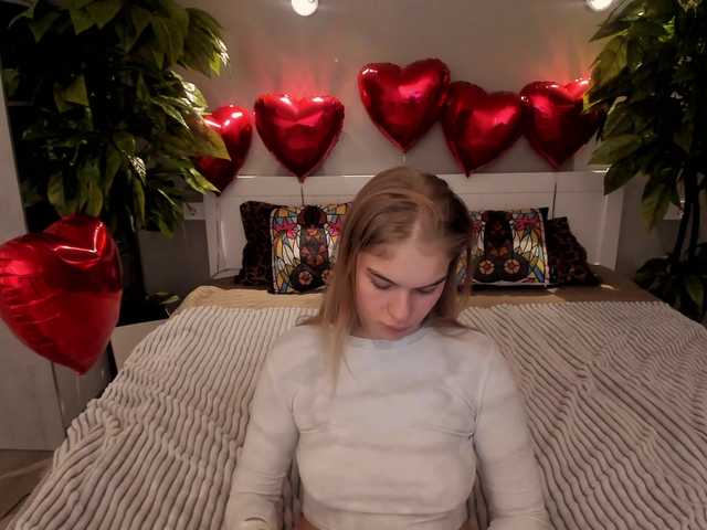 AlinaLemon's BongaCams show and profile