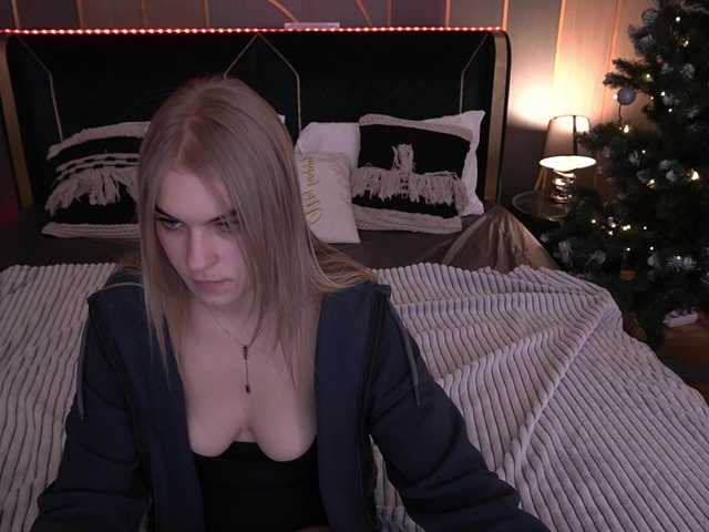 AlinaLemon's BongaCams show and profile