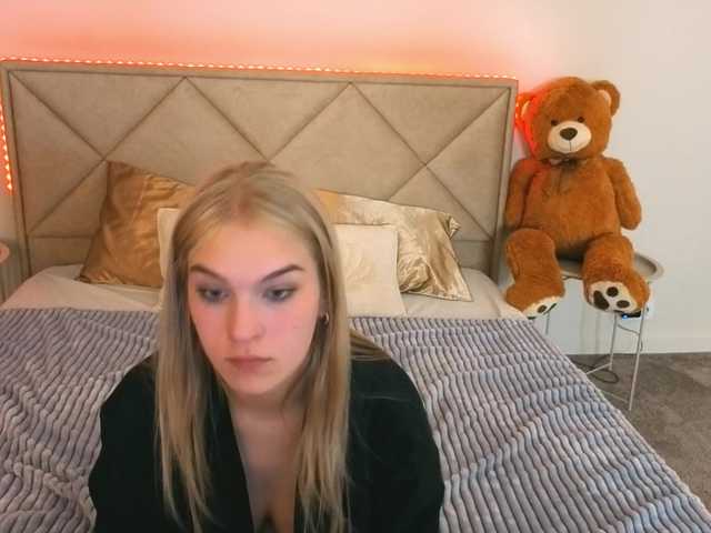 AlinaLemon's BongaCams show and profile