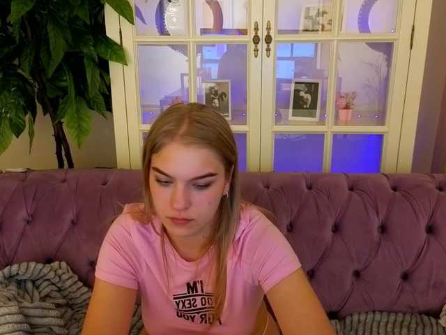 AlinaLemon's BongaCams show and profile