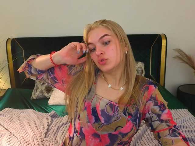 AlinaLemon's BongaCams show and profile