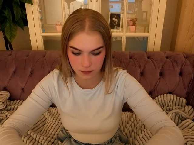 AlinaLemon's BongaCams show and profile