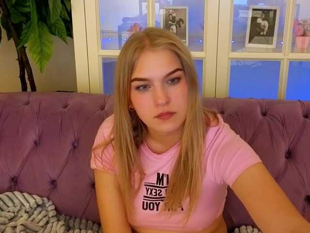 le modèle AlinaLemon est en webcam porno dans un show sur le site bongacams, il possède les tags suivants: White/Caucasian,Blonde,Shaved