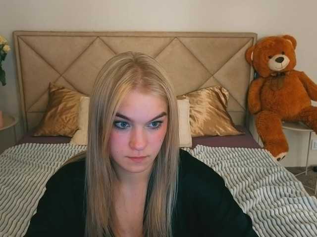 AlinaLemon's BongaCams show and profile