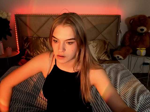 AlinaLemon's BongaCams show and profile