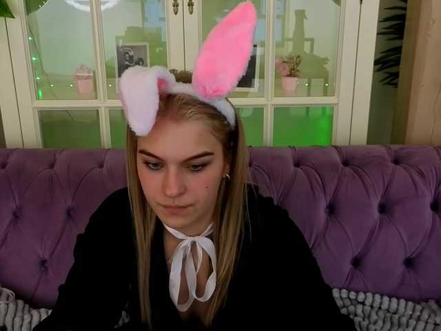 AlinaLemon's BongaCams show and profile