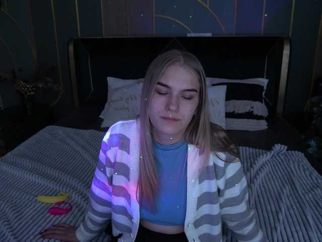 AlinaLemon's BongaCams show and profile