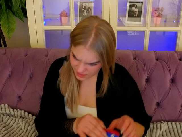 AlinaLemon's BongaCams show and profile