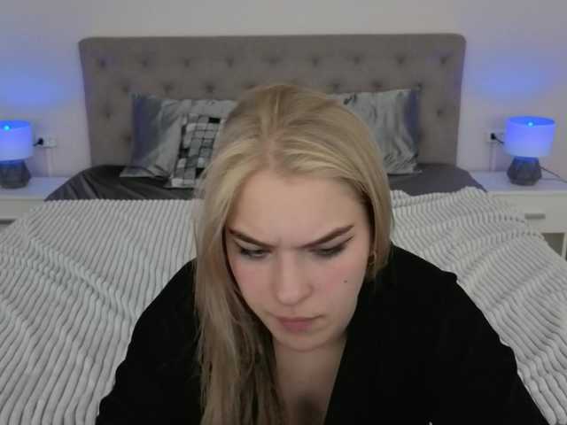 AlinaLemon's BongaCams show and profile