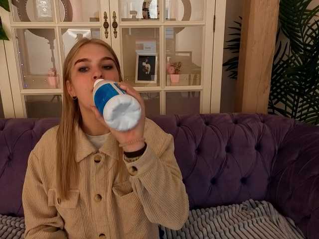 AlinaLemon's BongaCams show and profile