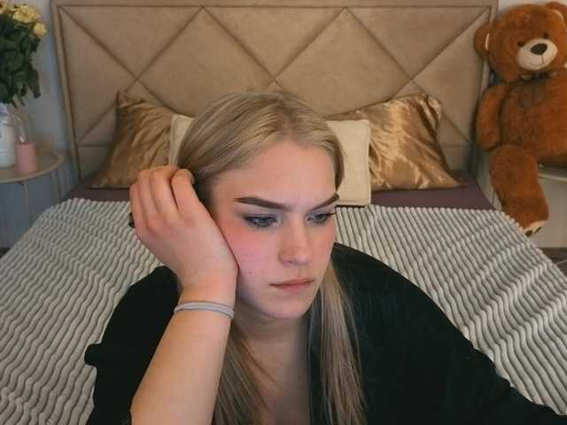 AlinaLemon's BongaCams show and profile