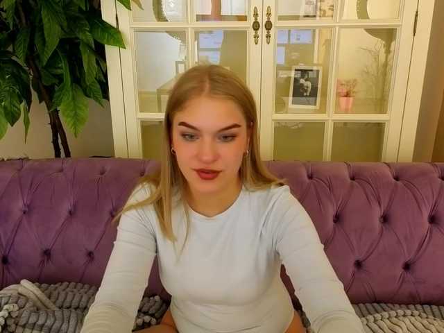 AlinaLemon's BongaCams show and profile