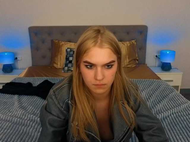 AlinaLemon's BongaCams show and profile