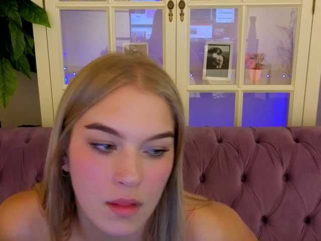 AlinaLemon's BongaCams show and profile