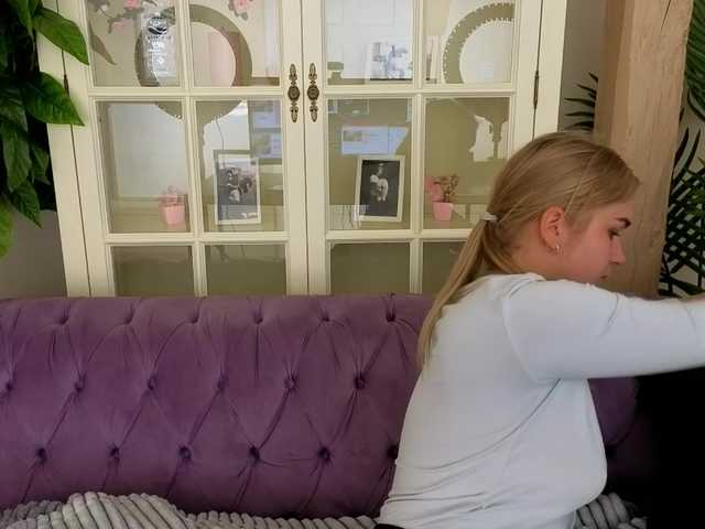 AlinaLemon's BongaCams show and profile